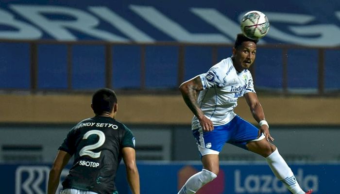 HT: Terus Menggempur, Persib Belum Mampu Jebol Gawang Tira Persikabo